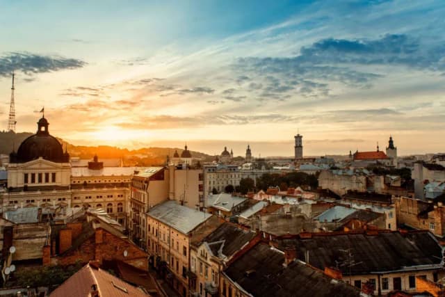 Jak dojechać z lotniska Lwów do centrum - najlepsze opcje i ceny