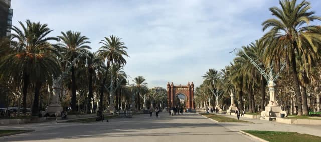 Czy jest bezpiecznie w Barcelonie? Odkryj ukryte zagrożenia i fakty